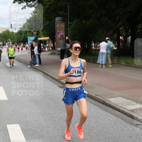 29.06.2025 - hella hamburg halbmarathon Yannick Fuchs http://msf.ph/oto/8172271 29.06.2025 10:24:56 20KM 1758, 2689, 3189, 5308, 7186, 8190, 8784, 9571, 9634, 12234, 12308, 15507, 15672, 16713, 16736, 16818, 17197, 18422 meine-sportfotos.de