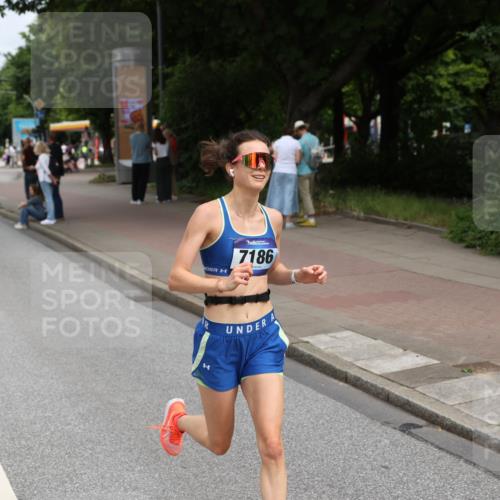 29.06.2025 - hella hamburg halbmarathon Yannick Fuchs http://msf.ph/oto/8172292 29.06.2025 10:24:56 20KM 1758, 2689, 3189, 5308, 7186, 8190, 8784, 9571, 9634, 12234, 12308, 15507, 15672, 16713, 16736, 16818, 17197, 18422 meine-sportfotos.de