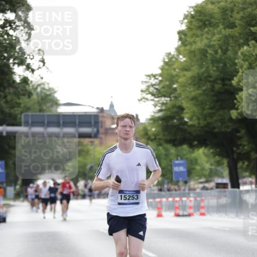 29.06.2025 - hella hamburg halbmarathon Jannik Wohlers http://msf.ph/oto/8172315 29.06.2025 09:41:57 Lombardsbrücke 2618, 14113, 15253, 18569 meine-sportfotos.de