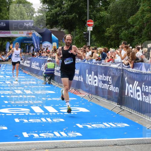 29.06.2025 - hella hamburg halbmarathon Zöllner http://msf.ph/oto/8172409 29.06.2025 10:23:30 Ziel 35, 52, 9385, 17771, 19078 meine-sportfotos.de