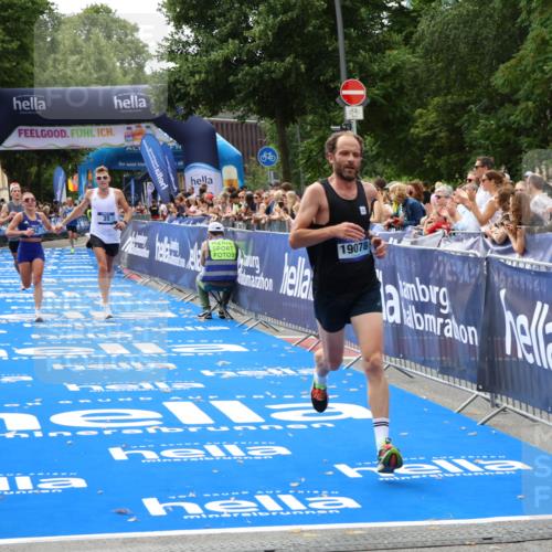 29.06.2025 - hella hamburg halbmarathon Zöllner http://msf.ph/oto/8172425 29.06.2025 10:23:30 Ziel 35, 52, 9385, 17771, 19078 meine-sportfotos.de