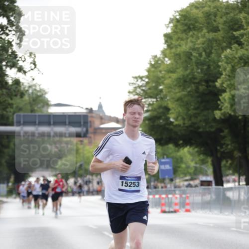 29.06.2025 - hella hamburg halbmarathon Jannik Wohlers http://msf.ph/oto/8172435 29.06.2025 09:41:57 Lombardsbrücke 2618, 14113, 15253, 18569 meine-sportfotos.de