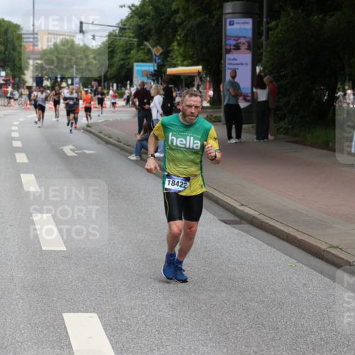 29.06.2025 - hella hamburg halbmarathon Yannick Fuchs http://msf.ph/oto/8172586 29.06.2025 10:25:02 20KM 1758, 2689, 3189, 5308, 7186, 8190, 8323, 8784, 9634, 10173, 10270, 12308, 15507, 15672, 16713, 16818, 17768, 18422 meine-sportfotos.de