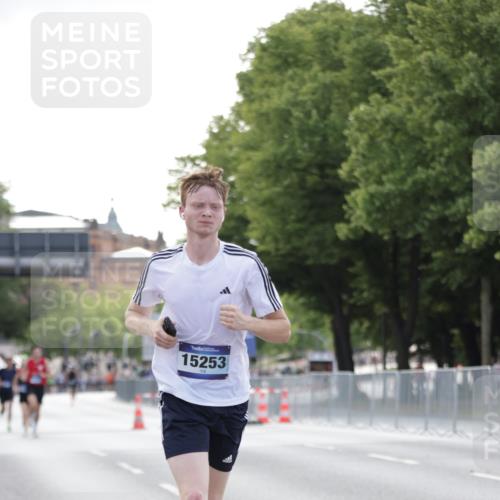 29.06.2025 - hella hamburg halbmarathon Jannik Wohlers http://msf.ph/oto/8172638 29.06.2025 09:41:58 Lombardsbrücke 2618, 14113, 15253, 18569 meine-sportfotos.de