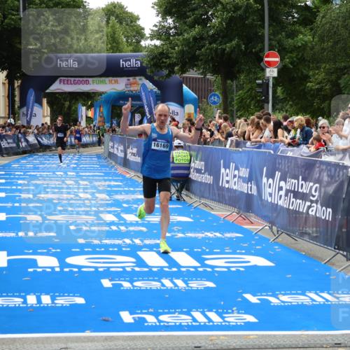 29.06.2025 - hella hamburg halbmarathon Zöllner http://msf.ph/oto/8172689 29.06.2025 10:23:39 Ziel 7834, 16169 meine-sportfotos.de