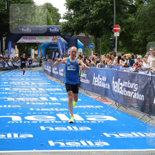 29.06.2025 - hella hamburg halbmarathon Zöllner http://msf.ph/oto/8172702 29.06.2025 10:23:39 Ziel 7834, 16169 meine-sportfotos.de