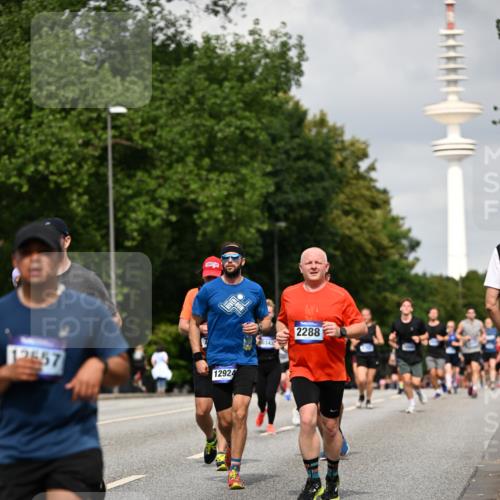 29.06.2025 - hella hamburg halbmarathon Dr. Thomas Lammeyer http://msf.ph/oto/8172705 29.06.2025 10:09:52 Kennedybrücke 1229, 1842, 2288, 3461, 4014, 4220, 4782, 4868, 5073, 5762, 7138, 7302, 8049, 8727, 8894, 9339, 9361, 9477, 9736, 9737, 9738, 9917, 10343, 10791, 10998 meine-sportfotos.de