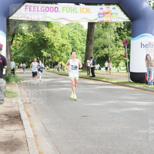 29.06.2025 - hella hamburg halbmarathon MichiJ http://msf.ph/oto/8172710 29.06.2025 10:15:27 Zwischen KM18-KM19 10867, 12067 meine-sportfotos.de