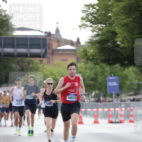 29.06.2025 - hella hamburg halbmarathon Jannik Wohlers http://msf.ph/oto/8172721 29.06.2025 09:42:05 Lombardsbrücke 2618, 10468, 14113, 15253, 16615, 18569 meine-sportfotos.de