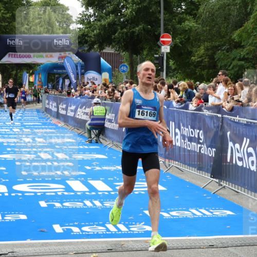 29.06.2025 - hella hamburg halbmarathon Zöllner http://msf.ph/oto/8172737 29.06.2025 10:23:40 Ziel 7834, 16169 meine-sportfotos.de