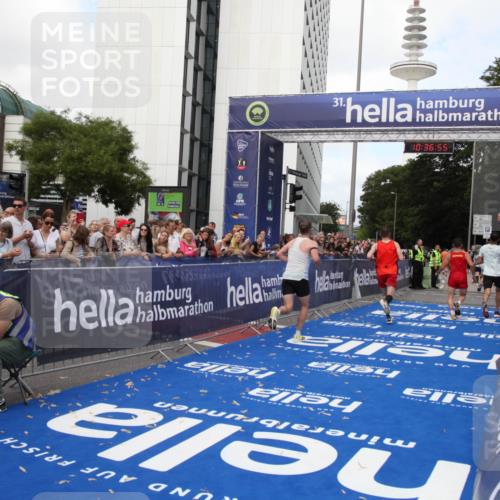 29.06.2025 - hella hamburg halbmarathon Michael Strokosch http://msf.ph/oto/8172808 29.06.2025 10:36:54 Ziel 4865, 6529, 7310, 13141, 13343, 15939, 18384 meine-sportfotos.de