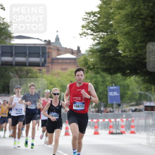 29.06.2025 - hella hamburg halbmarathon Jannik Wohlers http://msf.ph/oto/8172872 29.06.2025 09:42:05 Lombardsbrücke 2618, 10468, 14113, 15253, 16615, 18569 meine-sportfotos.de