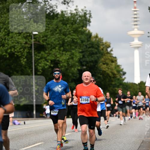 29.06.2025 - hella hamburg halbmarathon Dr. Thomas Lammeyer http://msf.ph/oto/8172879 29.06.2025 10:09:53 Kennedybrücke 1229, 1842, 2288, 3461, 4014, 4220, 4782, 4868, 5073, 5762, 7138, 7302, 8049, 8727, 8894, 9339, 9361, 9477, 9736, 9737, 9738, 9917, 10343, 10791, 10998 meine-sportfotos.de