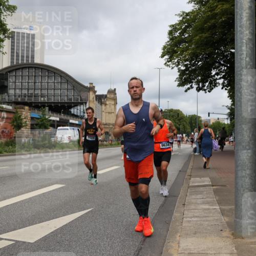 29.06.2025 - hella hamburg halbmarathon Yannick Fuchs http://msf.ph/oto/8172901 29.06.2025 10:25:13 20KM 2689, 3189, 5308, 8190, 8323, 9634, 10173, 10270, 12049, 12691, 15253, 15507, 16713, 17768 meine-sportfotos.de