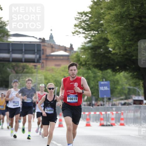 29.06.2025 - hella hamburg halbmarathon Jannik Wohlers http://msf.ph/oto/8172905 29.06.2025 09:42:05 Lombardsbrücke 2618, 10468, 14113, 15253, 16615, 18569 meine-sportfotos.de