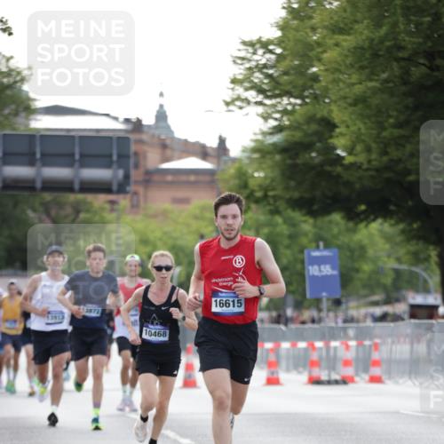 29.06.2025 - hella hamburg halbmarathon Jannik Wohlers http://msf.ph/oto/8172939 29.06.2025 09:42:05 Lombardsbrücke 2618, 10468, 14113, 15253, 16615, 18569 meine-sportfotos.de