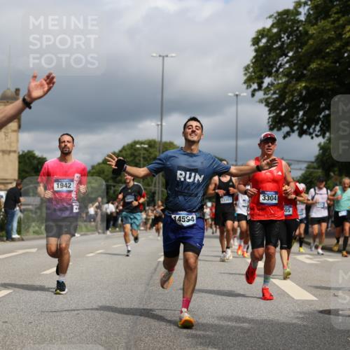 29.06.2025 - hella hamburg halbmarathon Yannick Fuchs http://msf.ph/oto/8172962 29.06.2025 10:41:26 20KM 1012, 1070, 1460, 1592, 1689, 1942, 2274, 2623, 3304, 4093, 5129, 5472, 5532, 5650, 5889, 6203, 6630, 7480, 7908, 8564, 8852, 9051, 9305, 10122, 10423, 11021, 11077, 11518, 12706, 12724, 13223, 13303, 14415, 14482, 14594, 15451, 15714, 15825, 15923, 15973, 16089, 16175, 16819, 17229, 17718, 17743, 17846, 18297, 18356, 19127 meine-sportfotos.de