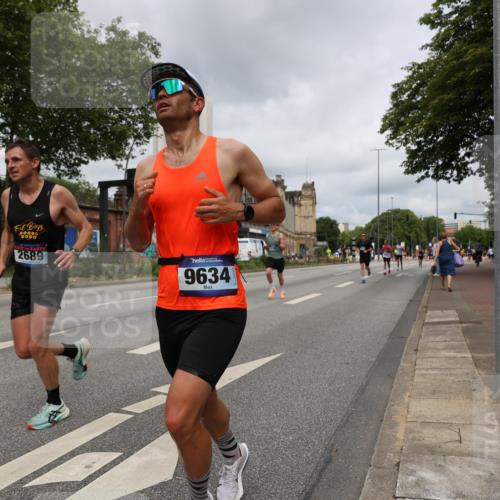 29.06.2025 - hella hamburg halbmarathon Yannick Fuchs http://msf.ph/oto/8172983 29.06.2025 10:25:14 20KM 2689, 3189, 5308, 8190, 8323, 9634, 10173, 10270, 12049, 12691, 15253, 15507, 16713, 17768 meine-sportfotos.de