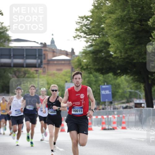29.06.2025 - hella hamburg halbmarathon Jannik Wohlers http://msf.ph/oto/8172989 29.06.2025 09:42:05 Lombardsbrücke 2618, 10468, 14113, 15253, 16615, 18569 meine-sportfotos.de