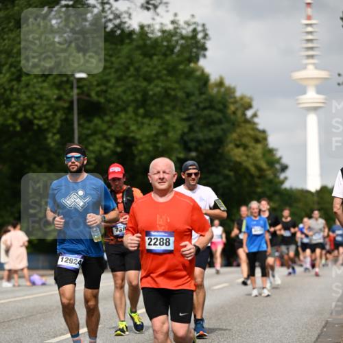 29.06.2025 - hella hamburg halbmarathon Dr. Thomas Lammeyer http://msf.ph/oto/8172990 29.06.2025 10:09:54 Kennedybrücke 1229, 1842, 2288, 3461, 4014, 4782, 4868, 5073, 5762, 7138, 7302, 8049, 8727, 8894, 9339, 9361, 9477, 9736, 9737, 9738, 9917, 10343, 10791, 10998 meine-sportfotos.de