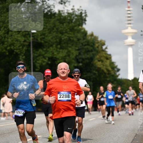 29.06.2025 - hella hamburg halbmarathon Dr. Thomas Lammeyer http://msf.ph/oto/8173010 29.06.2025 10:09:54 Kennedybrücke 1229, 1842, 2288, 3461, 4014, 4782, 4868, 5073, 5762, 7138, 7302, 8049, 8727, 8894, 9339, 9361, 9477, 9736, 9737, 9738, 9917, 10343, 10791, 10998 meine-sportfotos.de