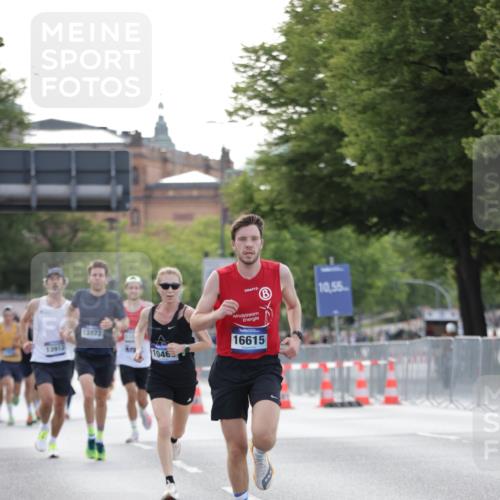 29.06.2025 - hella hamburg halbmarathon Jannik Wohlers http://msf.ph/oto/8173013 29.06.2025 09:42:05 Lombardsbrücke 2618, 10468, 14113, 15253, 16615, 18569 meine-sportfotos.de