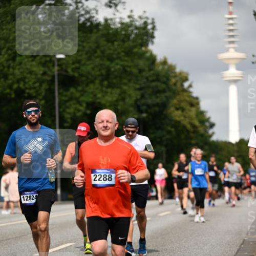 29.06.2025 - hella hamburg halbmarathon Dr. Thomas Lammeyer http://msf.ph/oto/8173022 29.06.2025 10:09:54 Kennedybrücke 1229, 1842, 2288, 3461, 4014, 4782, 4868, 5073, 5762, 7138, 7302, 8049, 8727, 8894, 9339, 9361, 9477, 9736, 9737, 9738, 9917, 10343, 10791, 10998 meine-sportfotos.de