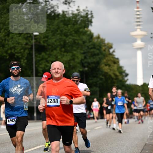 29.06.2025 - hella hamburg halbmarathon Dr. Thomas Lammeyer http://msf.ph/oto/8173032 29.06.2025 10:09:54 Kennedybrücke 1229, 1842, 2288, 3461, 4014, 4782, 4868, 5073, 5762, 7138, 7302, 8049, 8727, 8894, 9339, 9361, 9477, 9736, 9737, 9738, 9917, 10343, 10791, 10998 meine-sportfotos.de