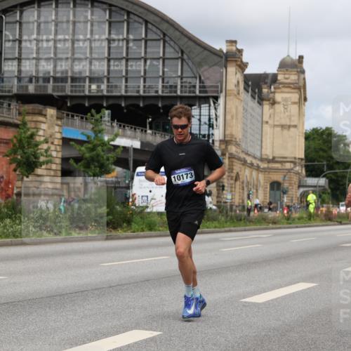 29.06.2025 - hella hamburg halbmarathon Yannick Fuchs http://msf.ph/oto/8173054 29.06.2025 10:25:17 20KM 2689, 3189, 5308, 8190, 8323, 9634, 10173, 10270, 12049, 12691, 15253, 15507, 16713, 17768 meine-sportfotos.de