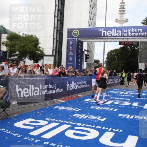 29.06.2025 - hella hamburg halbmarathon Michael Strokosch http://msf.ph/oto/8173081 29.06.2025 10:37:01 Ziel 1385, 1411, 3959, 5307, 5315, 11620, 13141, 14691, 18384 meine-sportfotos.de