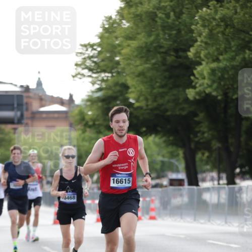 29.06.2025 - hella hamburg halbmarathon Jannik Wohlers http://msf.ph/oto/8173087 29.06.2025 09:42:06 Lombardsbrücke 2618, 10468, 13872, 13913, 14113, 15253, 16615, 18569 meine-sportfotos.de