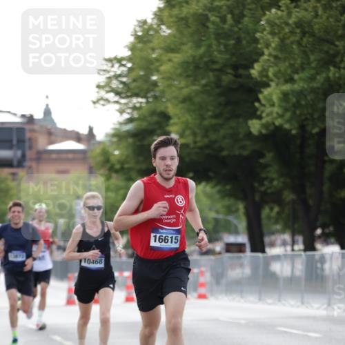29.06.2025 - hella hamburg halbmarathon Jannik Wohlers http://msf.ph/oto/8173105 29.06.2025 09:42:06 Lombardsbrücke 2618, 10468, 13872, 13913, 14113, 15253, 16615, 18569 meine-sportfotos.de