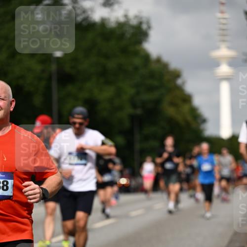 29.06.2025 - hella hamburg halbmarathon Dr. Thomas Lammeyer http://msf.ph/oto/8173118 29.06.2025 10:09:55 Kennedybrücke 1229, 1842, 2288, 3461, 4782, 4868, 5073, 5762, 7138, 7302, 8049, 8727, 8894, 8909, 9339, 9361, 9477, 9736, 9737, 9738, 9917, 10343, 10791, 10998 meine-sportfotos.de