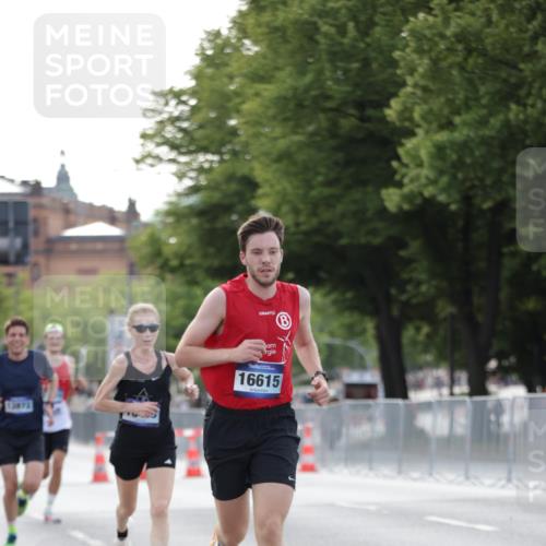 29.06.2025 - hella hamburg halbmarathon Jannik Wohlers http://msf.ph/oto/8173121 29.06.2025 09:42:06 Lombardsbrücke 2618, 10468, 13872, 13913, 14113, 15253, 16615, 18569 meine-sportfotos.de