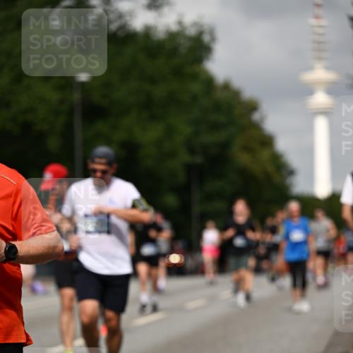 29.06.2025 - hella hamburg halbmarathon Dr. Thomas Lammeyer http://msf.ph/oto/8173135 29.06.2025 10:09:55 Kennedybrücke 1229, 1842, 2288, 3461, 4782, 4868, 5073, 5762, 7138, 7302, 8049, 8727, 8894, 8909, 9339, 9361, 9477, 9736, 9737, 9738, 9917, 10343, 10791, 10998 meine-sportfotos.de
