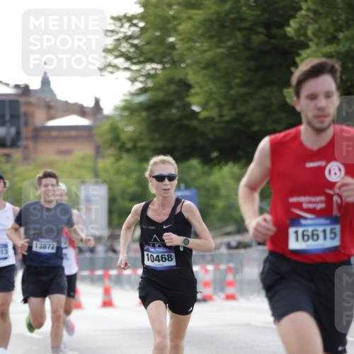 29.06.2025 - hella hamburg halbmarathon Jannik Wohlers http://msf.ph/oto/8173195 29.06.2025 09:42:07 Lombardsbrücke 2618, 10468, 11078, 13872, 13913, 14113, 15253, 16615, 18569 meine-sportfotos.de