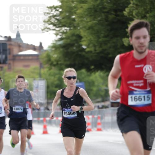 29.06.2025 - hella hamburg halbmarathon Jannik Wohlers http://msf.ph/oto/8173237 29.06.2025 09:42:07 Lombardsbrücke 2618, 10468, 11078, 13872, 13913, 14113, 15253, 16615, 18569 meine-sportfotos.de