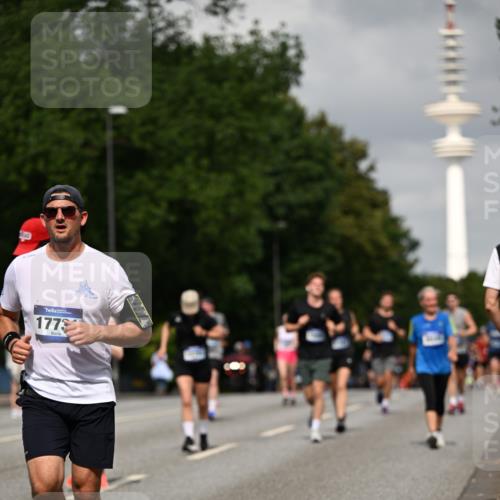 29.06.2025 - hella hamburg halbmarathon Dr. Thomas Lammeyer http://msf.ph/oto/8173262 29.06.2025 10:09:56 Kennedybrücke 1229, 1842, 2288, 3461, 4782, 4868, 5762, 7138, 7302, 8049, 8727, 8894, 8909, 9339, 9477, 9736, 9737, 9738, 9917, 10343, 10791, 10998 meine-sportfotos.de