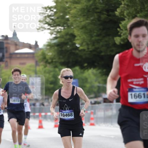 29.06.2025 - hella hamburg halbmarathon Jannik Wohlers http://msf.ph/oto/8173292 29.06.2025 09:42:07 Lombardsbrücke 2618, 10468, 11078, 13872, 13913, 14113, 15253, 16615, 18569 meine-sportfotos.de