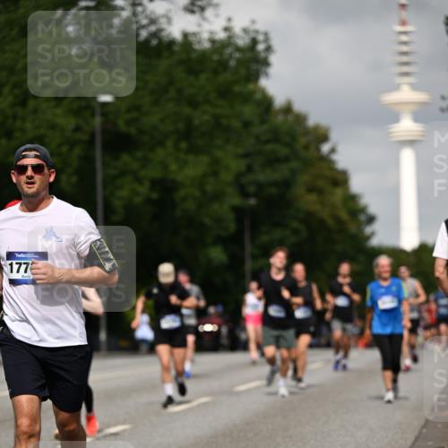 29.06.2025 - hella hamburg halbmarathon Dr. Thomas Lammeyer http://msf.ph/oto/8173293 29.06.2025 10:09:56 Kennedybrücke 1229, 1842, 2288, 3461, 4782, 4868, 5762, 7138, 7302, 8049, 8727, 8894, 8909, 9339, 9477, 9736, 9737, 9738, 9917, 10343, 10791, 10998 meine-sportfotos.de