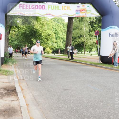 29.06.2025 - hella hamburg halbmarathon MichiJ http://msf.ph/oto/8173318 29.06.2025 10:15:37 Zwischen KM18-KM19 1271, 11994, 17003 meine-sportfotos.de
