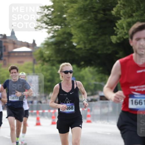29.06.2025 - hella hamburg halbmarathon Jannik Wohlers http://msf.ph/oto/8173320 29.06.2025 09:42:07 Lombardsbrücke 2618, 10468, 11078, 13872, 13913, 14113, 15253, 16615, 18569 meine-sportfotos.de