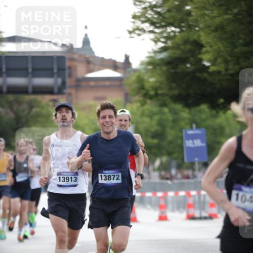 29.06.2025 - hella hamburg halbmarathon Jannik Wohlers http://msf.ph/oto/8173342 29.06.2025 09:42:08 Lombardsbrücke 2618, 10468, 11078, 13872, 13913, 14113, 15253, 16615, 18569 meine-sportfotos.de