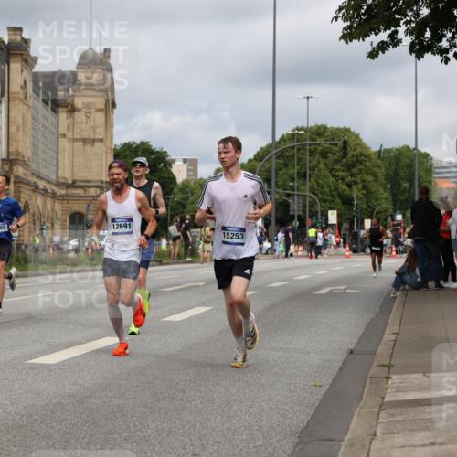 29.06.2025 - hella hamburg halbmarathon Yannick Fuchs http://msf.ph/oto/8173445 29.06.2025 10:25:30 20KM 3379, 3845, 7055, 7481, 8318, 8323, 9381, 12049, 12691, 15253, 17322, 18235 meine-sportfotos.de