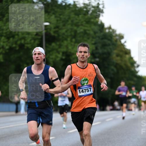 29.06.2025 - hella hamburg halbmarathon Dr. Thomas Lammeyer http://msf.ph/oto/8173457 29.06.2025 09:46:26 Kennedybrücke 1271, 6090, 7380, 9097, 9565, 9767, 10867 meine-sportfotos.de