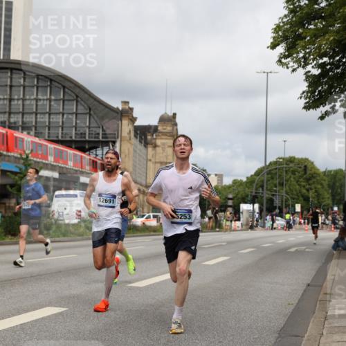 29.06.2025 - hella hamburg halbmarathon Yannick Fuchs http://msf.ph/oto/8173518 29.06.2025 10:25:31 20KM 3379, 3845, 7055, 7481, 8318, 8323, 9381, 12049, 12691, 15253, 17322, 18235 meine-sportfotos.de