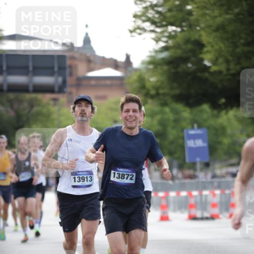 29.06.2025 - hella hamburg halbmarathon Jannik Wohlers http://msf.ph/oto/8173529 29.06.2025 09:42:09 Lombardsbrücke 2618, 10468, 11078, 13872, 13913, 14113, 15253, 16615, 18569 meine-sportfotos.de
