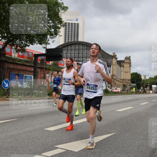 29.06.2025 - hella hamburg halbmarathon Yannick Fuchs http://msf.ph/oto/8173531 29.06.2025 10:25:32 20KM 2851, 3379, 3845, 7055, 7481, 8318, 8323, 9381, 12049, 12691, 15253, 17322, 18235, 18871 meine-sportfotos.de