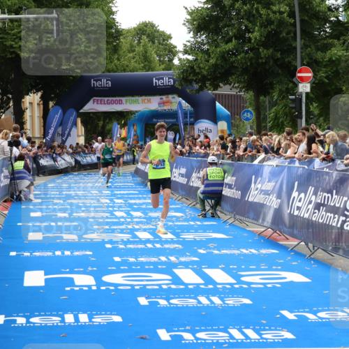 29.06.2025 - hella hamburg halbmarathon Zöllner http://msf.ph/oto/8173533 29.06.2025 10:24:06 Ziel 10234, 14753 meine-sportfotos.de