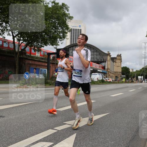 29.06.2025 - hella hamburg halbmarathon Yannick Fuchs http://msf.ph/oto/8173541 29.06.2025 10:25:32 20KM 2851, 3379, 3845, 7055, 7481, 8318, 8323, 9381, 12049, 12691, 15253, 17322, 18235, 18871 meine-sportfotos.de